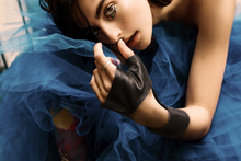 Load image into Gallery viewer, Black Spring Leather Gloves