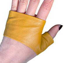Load image into Gallery viewer, Mastard mini Gloves Handmade Accessories
