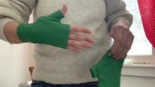 Load and play video in Gallery viewer, Woman hands showing lamiadesign short gloves in green with three silver snaps