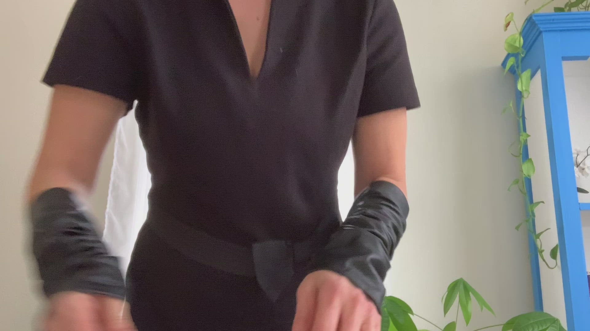 Product video: woman showing how to wear  Lamia Design black  leather sleeves  