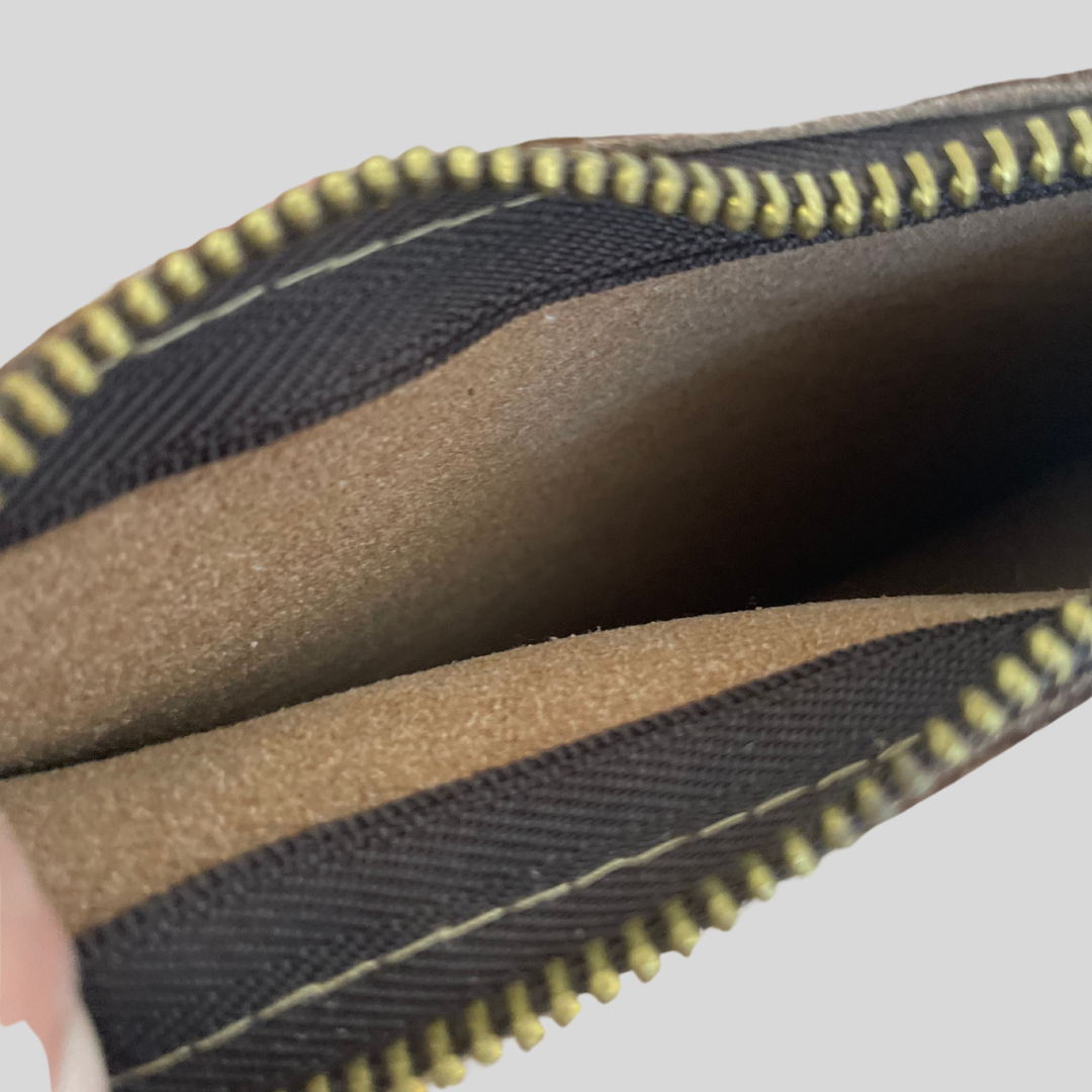 zipper and inside of the beige vegan leather bag 