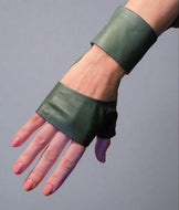 Deep Green Spring Leather Gloves – Elegant Fingerless Design for Stylish Comfort