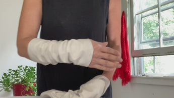 hands showing how to wear lamiadesign fashion arm sleeves